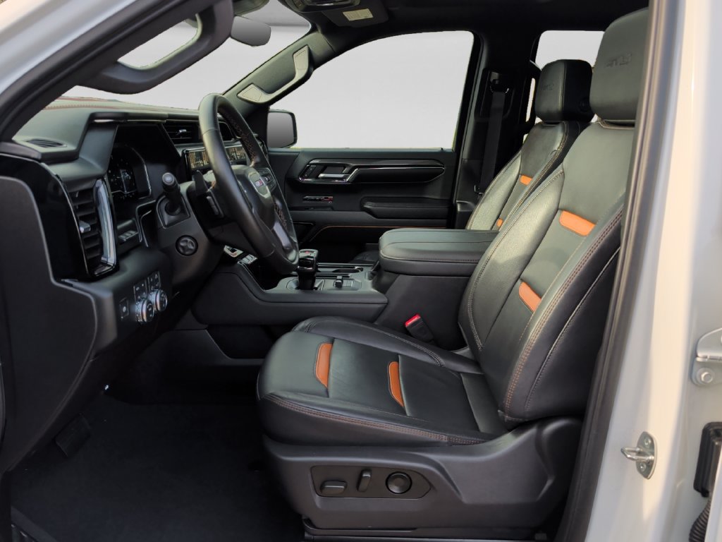 Used 2024 GMC Sierra 1500 AT4 w/ Technology Package AWD/4WD image 16