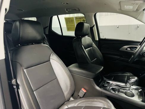 Used 2021 Chevrolet Traverse LT image 37