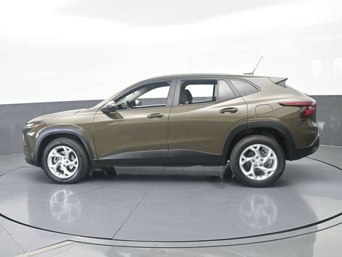 Used 2024 Chevrolet Trax LS w/ LS Convenience Package FWD image 3
