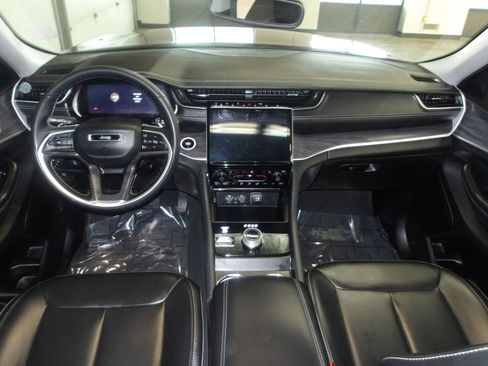 Used 2023 Jeep Grand Cherokee Limited AWD/4WD image 12