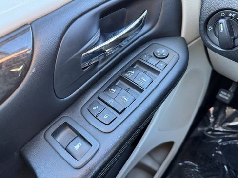 Used 2019 Dodge Grand Caravan SE w/ Rear Park Assist Package image 27