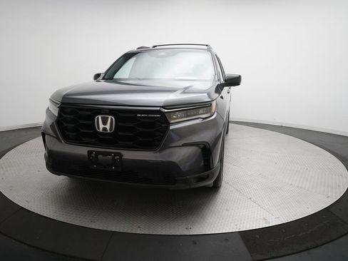 Certified 2025 Honda Pilot Black Edition image 12