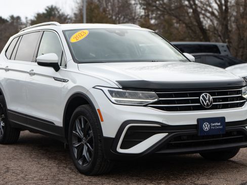 Certified 2023 Volkswagen Tiguan SE w/ Panoramic Sunroof Package image 8