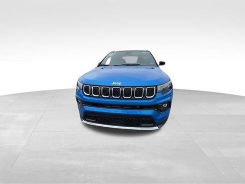 Used 2023 Jeep Compass Limited AWD/4WD image 3