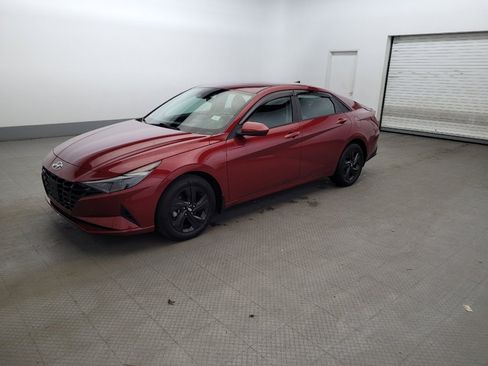 Used 2023 Hyundai Elantra SEL FWD image 2
