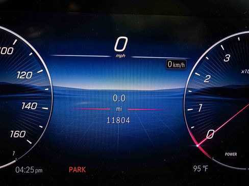 Used 2025 Mercedes-Benz C 300 4MATIC Sedan image 9