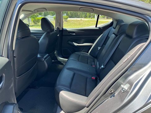 Used 2019 Nissan Altima 2.5 SR FWD image 12