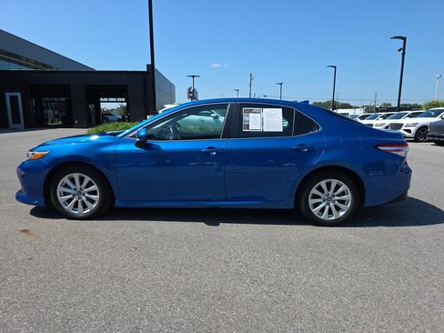 Used 2019 Toyota Camry LE FWD image 5