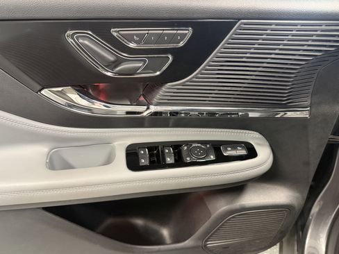 Used 2021 Lincoln Corsair AWD w/ Premium Package image 16
