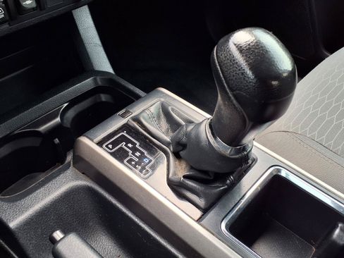 Used 2019 Toyota Tacoma SR5 RWD image 12