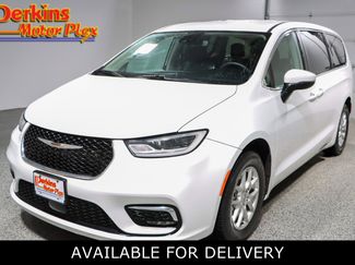 Used 2023 Chrysler Pacifica Touring-L FWD video 1