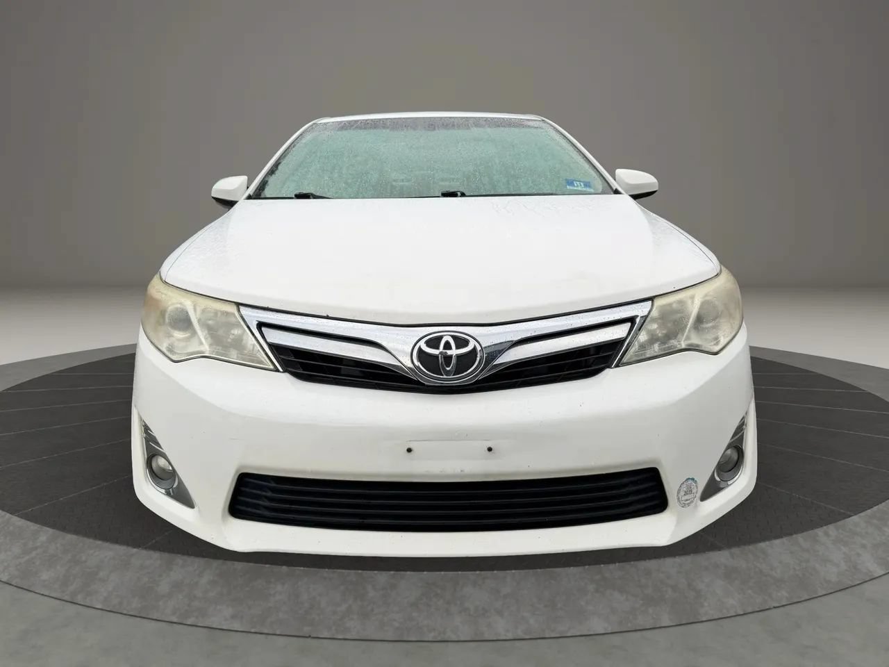 Used 2012 Toyota Camry XLE w/ Leather Pkg FWD image 2
