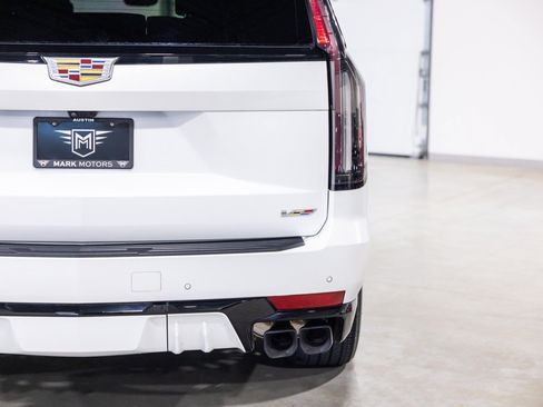 Used 2024 Cadillac Escalade V AWD/4WD image 13