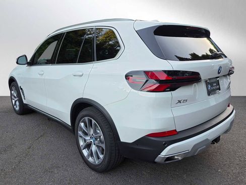 Used 2025 BMW X5 xDrive50e w/ Parking Assistance Package AWD/4WD image 5