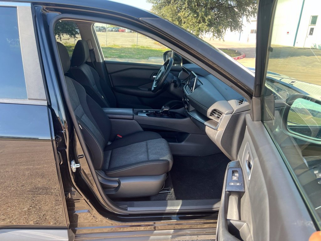 Used 2024 Nissan Rogue SV FWD image 16