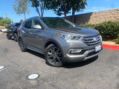 Used 2017 Hyundai Santa Fe Sport FWD image 2