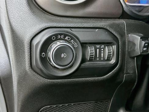 Used 2020 Jeep Wrangler Sport AWD/4WD image 16