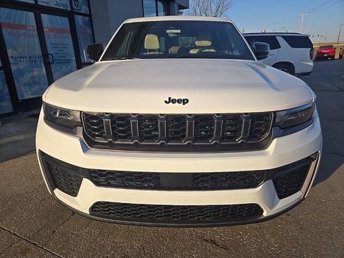 New 2026 Jeep Grand Cherokee Limited AWD/4WD image 17