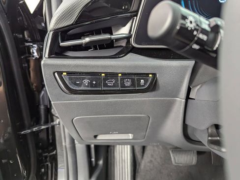 New 2025 Kia Niro SX image 19