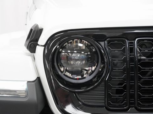 Certified 2024 Jeep Gladiator Sport image 6