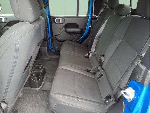 Used 2023 Jeep Gladiator Sport image 12