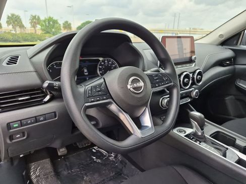 Used 2025 Nissan Sentra SV FWD image 10