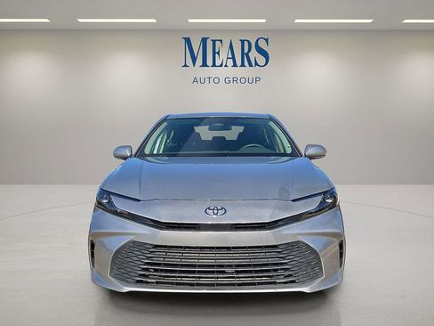 Used 2025 Toyota Camry LE image 9