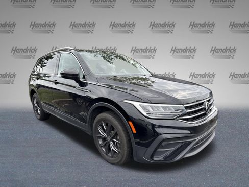 Used 2022 Volkswagen Tiguan SE w/ Panoramic Sunroof Package AWD/4WD image 3