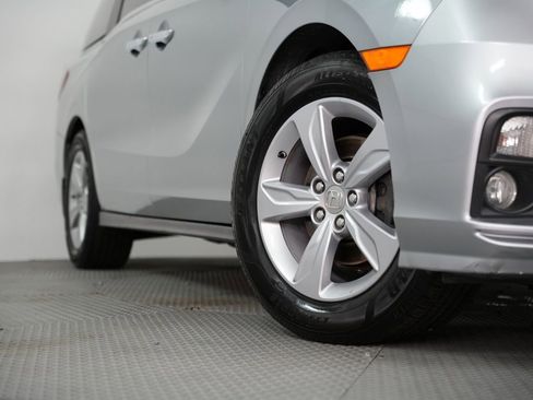 Used 2019 Honda Odyssey EX image 17