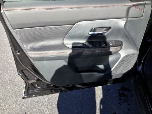 New 2026 Nissan Kicks SR w/ Cold Weather Package image 9