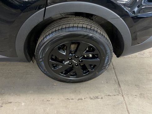 Used 2023 Kia Sorento S w/ Panoramic Sunroof Package AWD/4WD image 8
