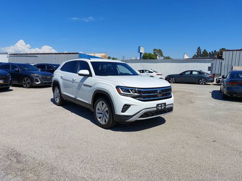Used 2023 Volkswagen Atlas Cross Sport SE FWD image 3