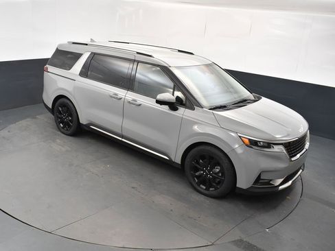 Certified 2023 Kia Carnival SX image 32