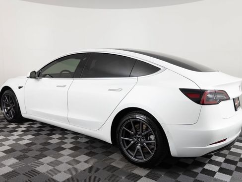 Used 2020 Tesla Model 3 Standard Range RWD image 4