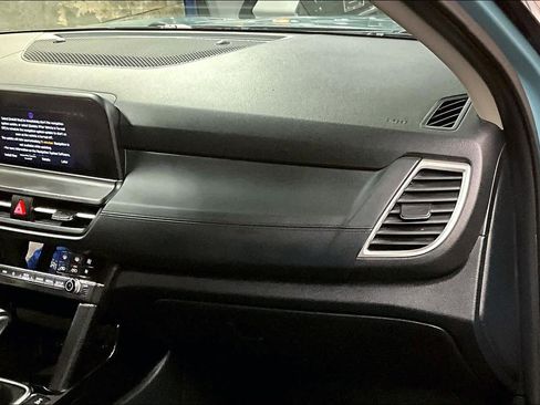 Used 2024 Kia Seltos EX image 17