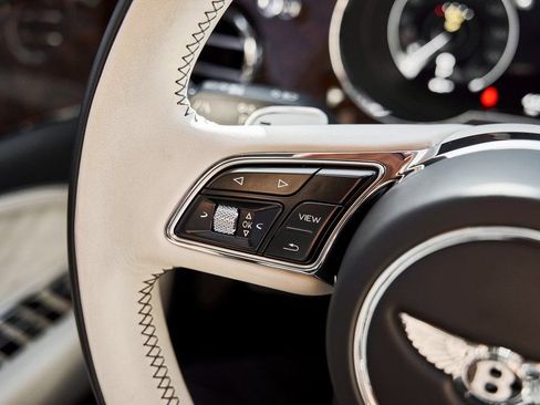 Used 2023 Bentley Bentayga Extended Wheelbase AWD/4WD image 58