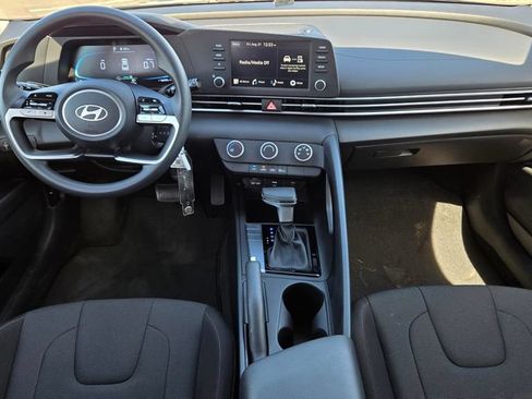 Used 2026 Hyundai Elantra SE FWD image 15