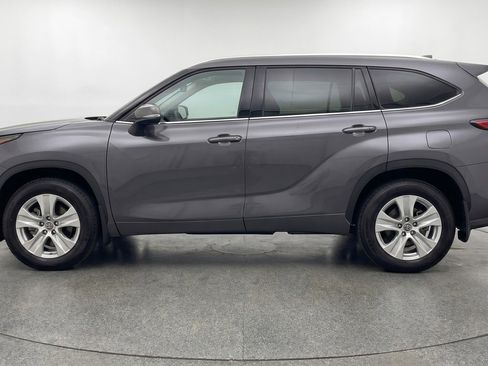 Used 2025 Toyota Highlander LE image 5