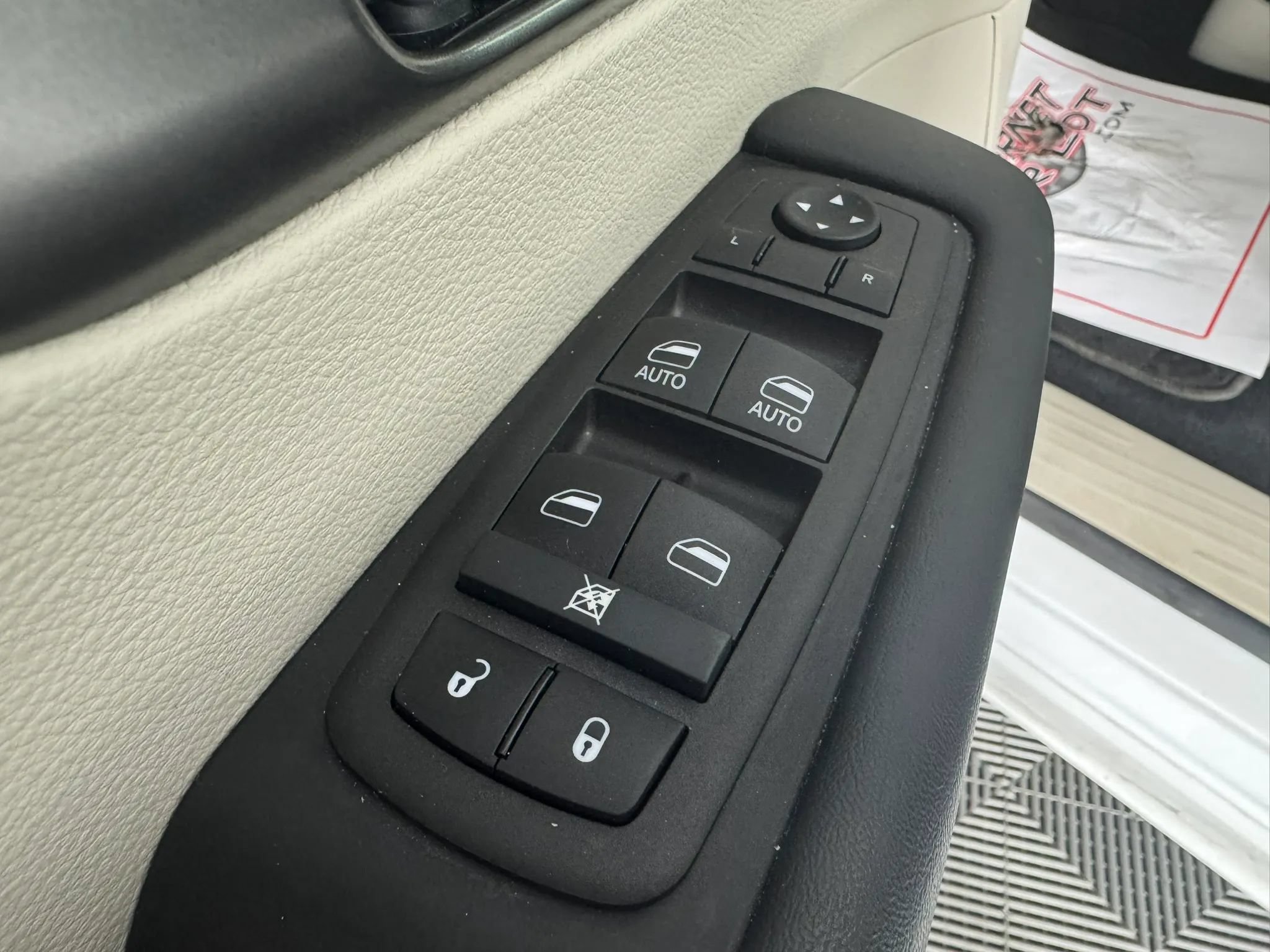 Used 2024 Chrysler Pacifica Touring-L AWD/4WD image 41