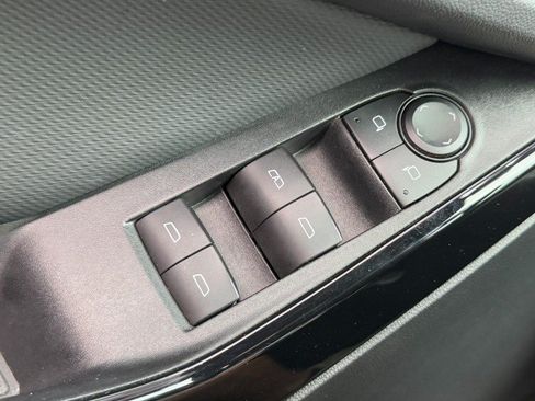 Used 2025 Chevrolet Equinox LT w/ Convenience Package II FWD image 22