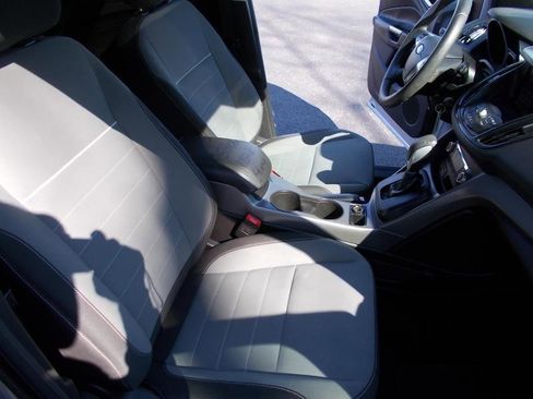 Used 2015 Ford Escape SE w/ Equipment Group 201A image 21