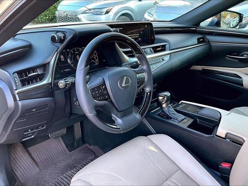 Used 2019 Lexus ES 350 Luxury w/ Accessory Package 2 image 18