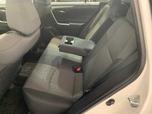 Used 2022 Toyota RAV4 XLE w/ Convenience Package image 5