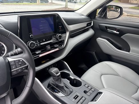 Used 2026 Toyota Highlander XLE AWD/4WD image 15