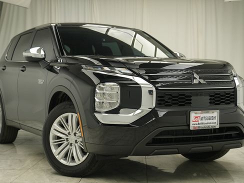 Used 2025 Mitsubishi Outlander ES image 1