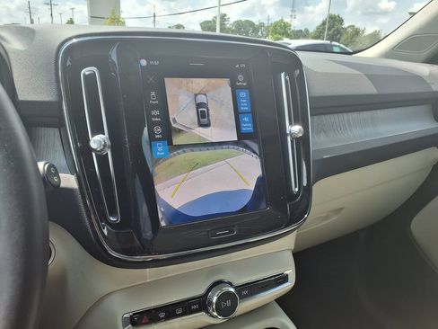 Certified 2024 Volvo XC40 B5 Plus AWD/4WD image 33