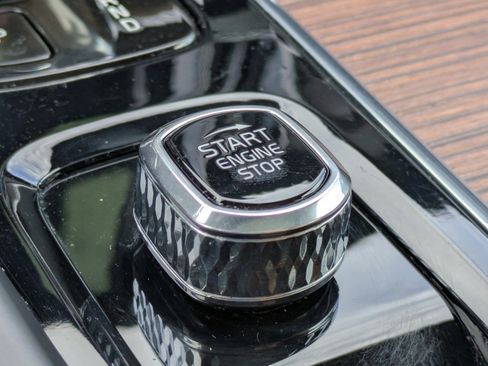 Used 2022 Volvo XC60 B6 Inscription w/ Protection Package Premier image 30