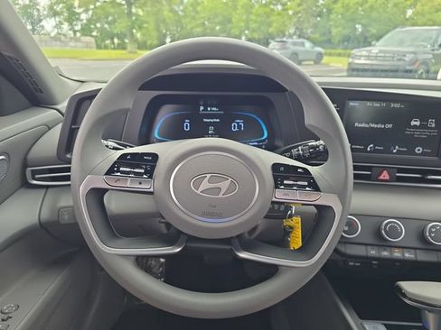 New 2026 Hyundai Elantra SE FWD image 17