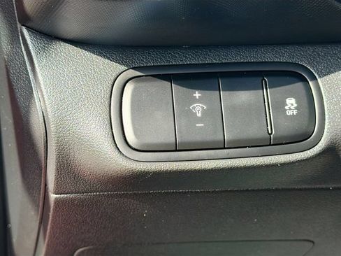 Certified 2023 Hyundai Venue SE FWD image 9