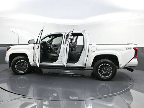 Used 2024 Toyota Tacoma TRD Sport AWD/4WD image 36